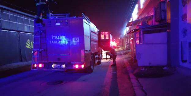 Mobilya malzemeleri üreten fabrikada yangın
