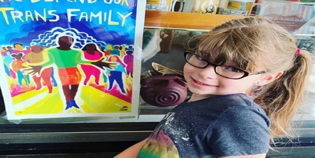 Moda haftasında LGBT skandalı! Cinsiyet değiştiren 10 yaşındaki çocuğun...