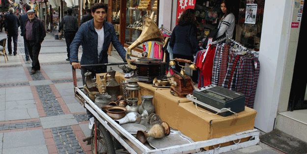 ‘Modern’ işlere tepki ‘Seyyar Antikacı’