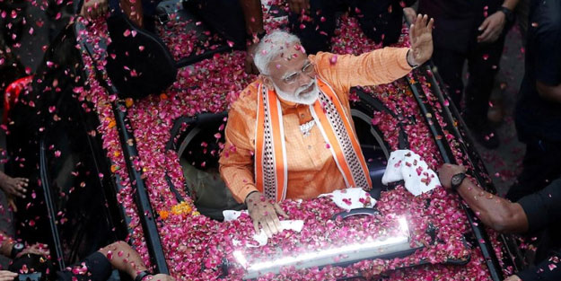 Modi genel seçimlerde zafer kazandı