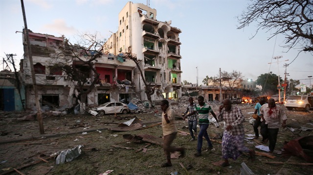 Mogadişu'da otele bombalı saldırı