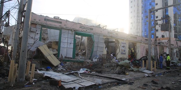 Mogadişu’da peş peşe korkunç saldırı!