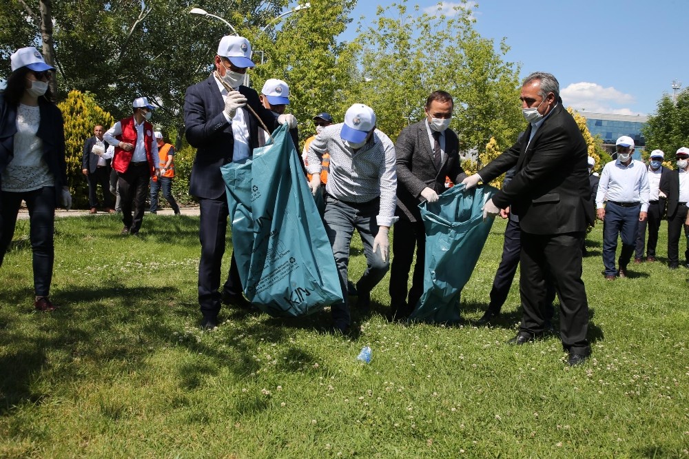 Mogan Gölü’nde çöpler toplandı 