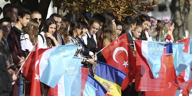 Moldova'da Erdoğan heyecanı! Sokaklarda 'Dombra' çalıyor