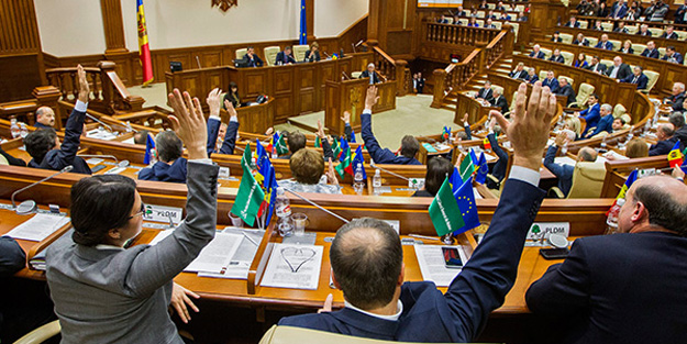 Hükümet düşürüldü!