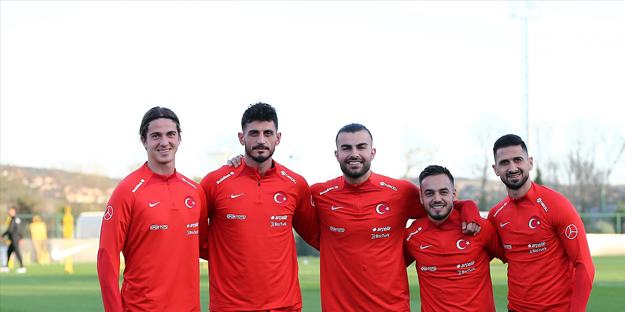 Montella'nın yüzüne söyledi: Gruplara kaldık, bana gerek yok! 2 yıldızı kadrodan çıkardı