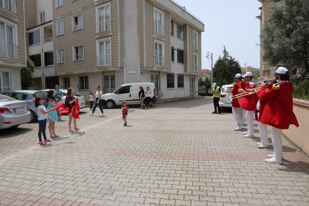 Moral otobüsü 19 Mayıs coşkusunu Darıca’ya yayıyor 