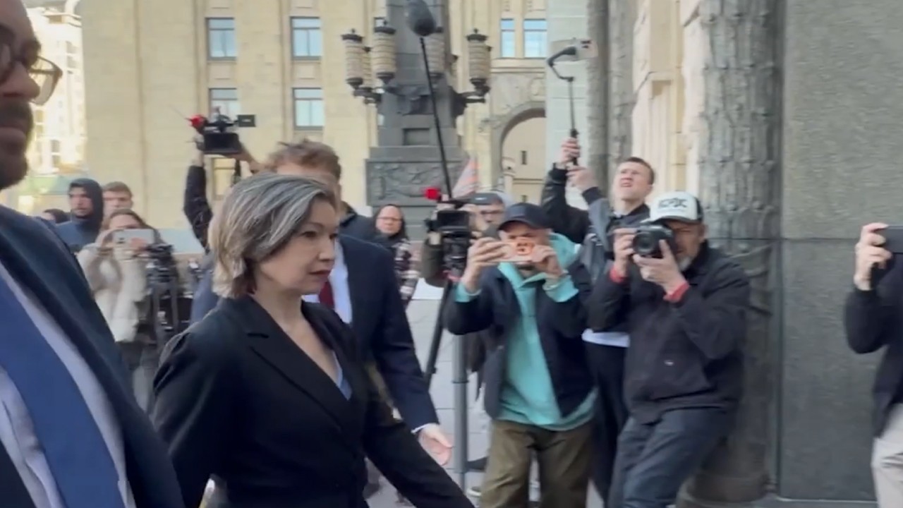 Moskova Büyükelçiliği çalışanı diplomat istİhbarat elemanı çıktı İngiliz casusa Rus tekmesi