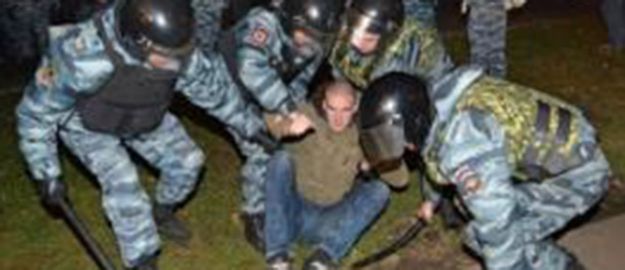 Moskova’da ırkçı gösteriye müdahale