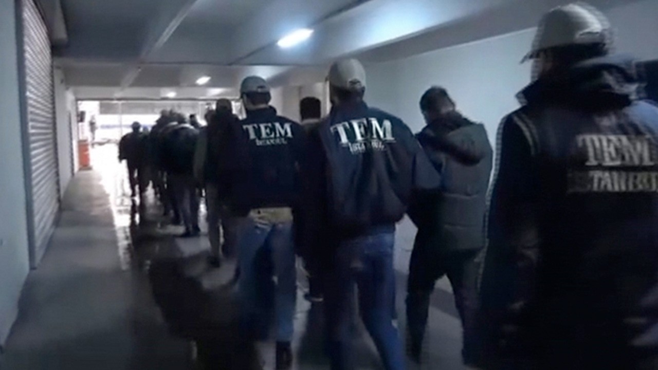 MOSSAD ajanları, drone yüklü aracı Tahran'da terk edip kaçtı!