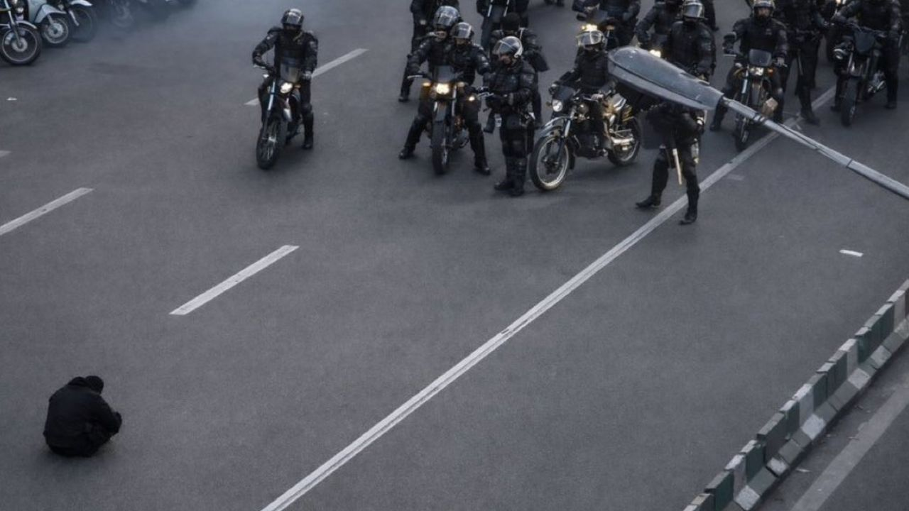 Mossad'dan İran'daki muhaliflere mesaj: "Sizinleyiz"