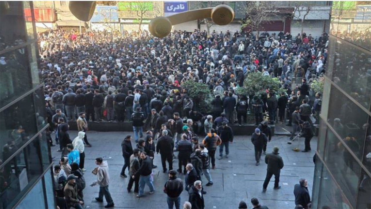 Mossad'dan İranlı protestoculara mesaj:Sizinleyiz. Siyonist 'gemi azıya aldı'