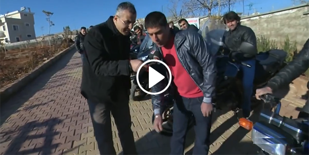 Motor seslerini birebir taklit eden adam!