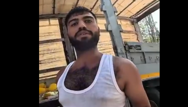 Motorcunun önünü kesip 500 TL’ye kavun dayattı! Sosyal medya karıştı