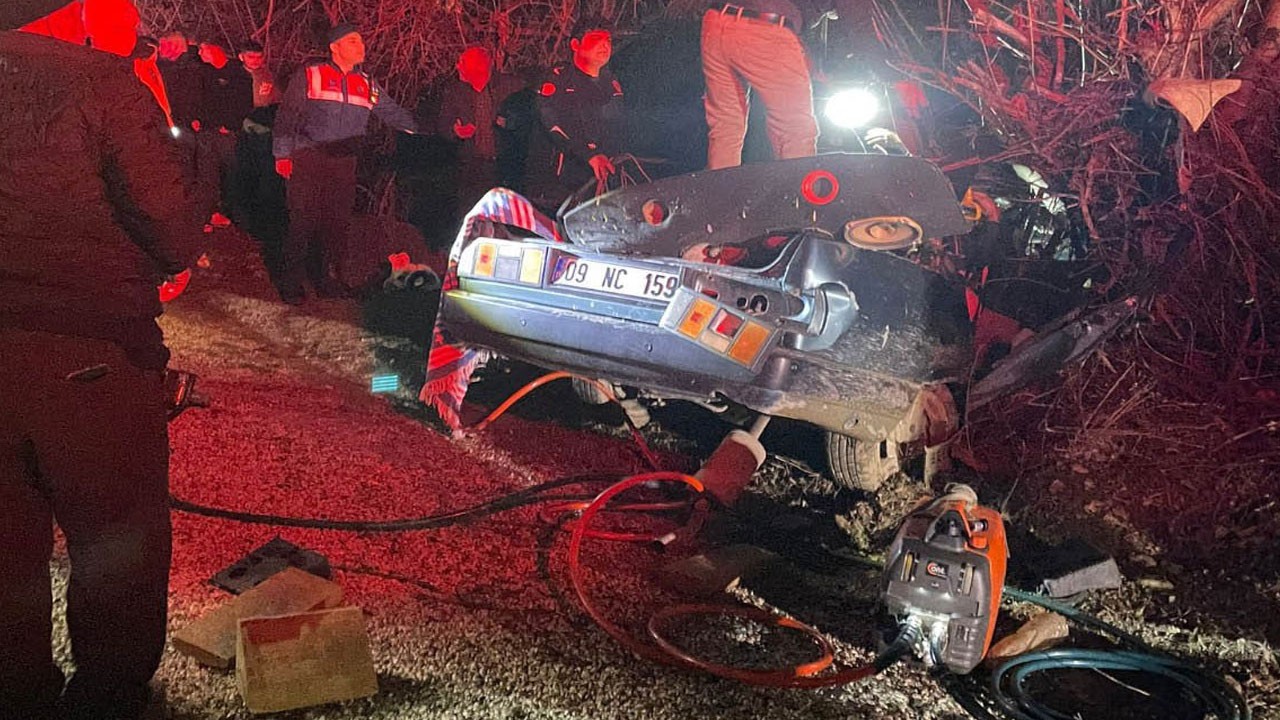 Motorlu tabut ağaca çarptı: 2 kişi hayatını kaybetti