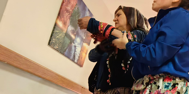 Motorlu testere faciası! Odun keserken eşinin kolunu kesti