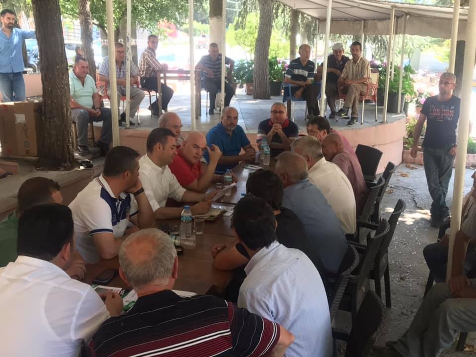 Motorsiklete atladı, merada incelemeye çıktı 