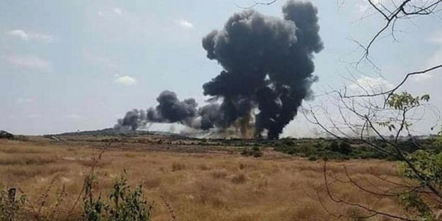 Motoruna kuş çarpan savaş uçağı düştü