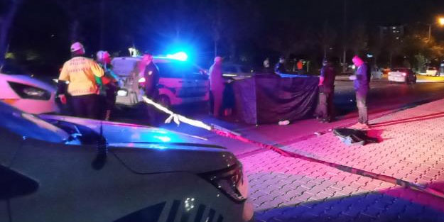 Motosiklet beton mikserine arkadan çarptı: 1 ölü, 1 yaralı