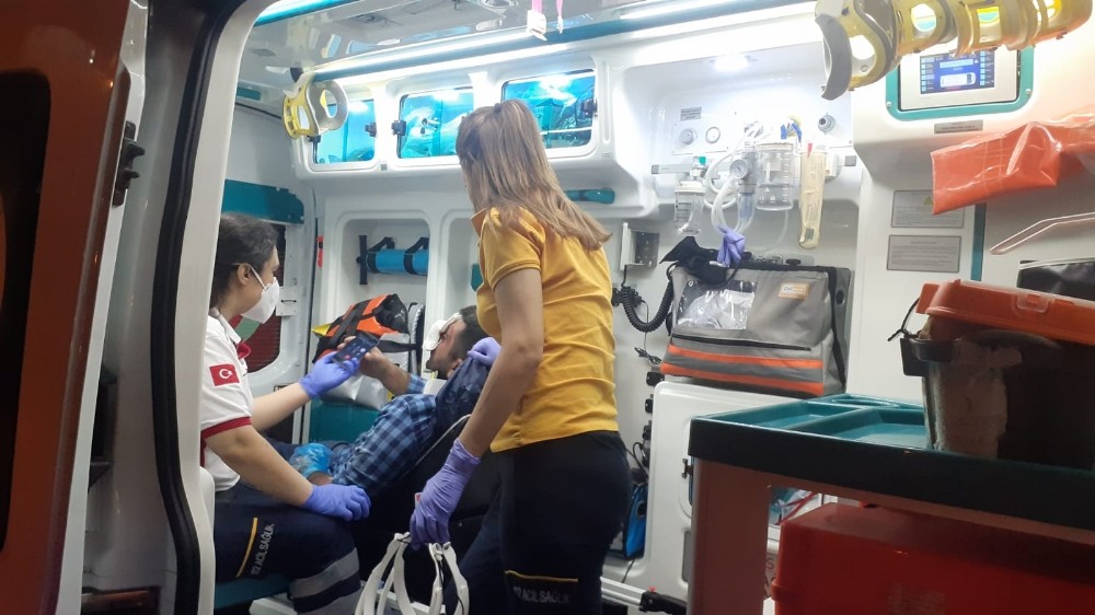 Motosiklet devrildi: 1 yaralı 