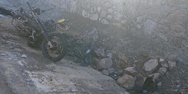 Motosiklet duvara çarparak alev aldı, sürücüsü hayatını kaybetti