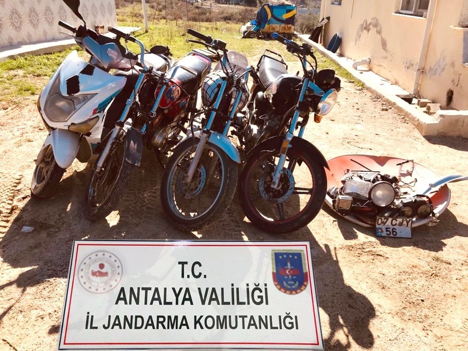 Motosiklet hırsızı yakalandı 