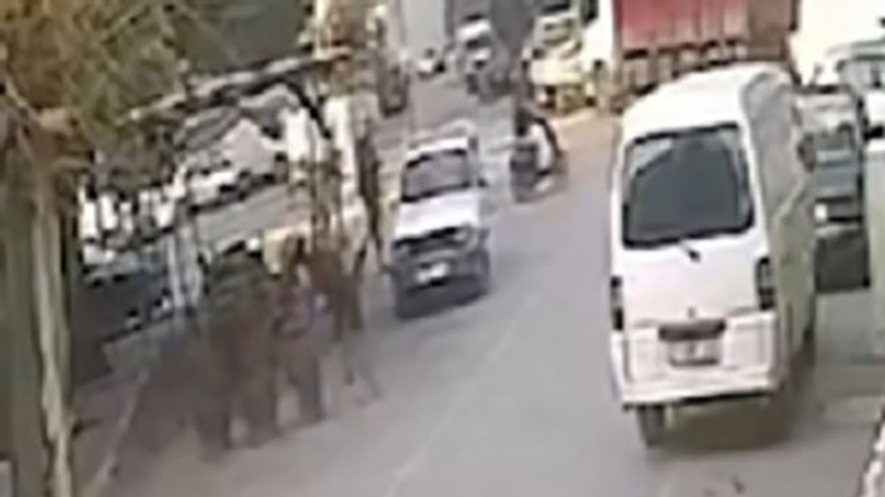 Motosiklet hırsızlığı yaparken yakalandı! O anlar kamerada