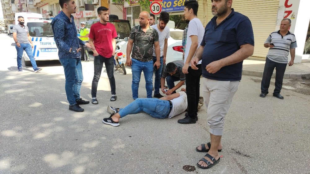 Motosiklet ile kamyonet çarpıştı 1 yaralı 