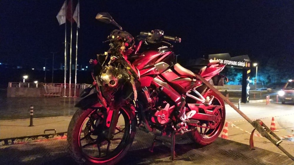 Motosiklet ile otomobil çarpıştı: 1 ölü 