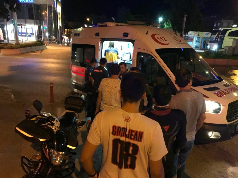 Motosiklet ile otomobil çarpıştı; 1 yaralı 