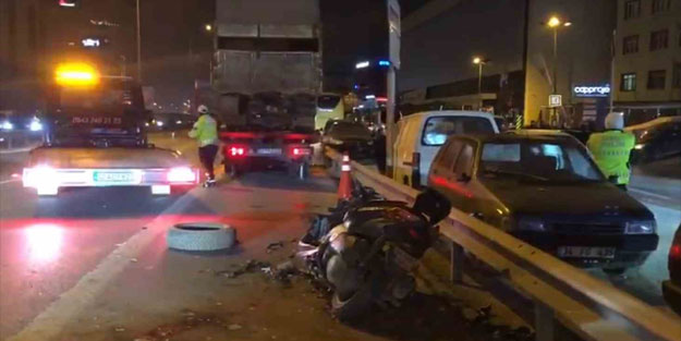 Motosiklet kamyonete arkadan çarptı: 1 ölü