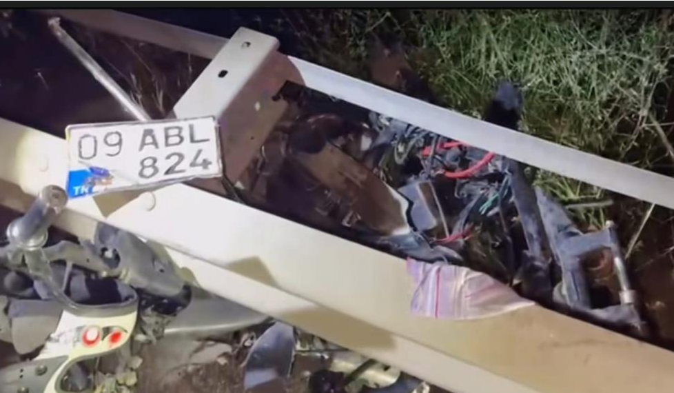 Motosiklet paramparça oldu! Sürücü hastaneye kaldırıldı