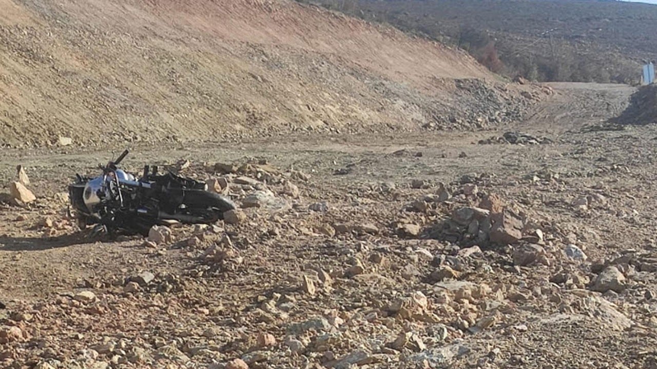 Motosiklet şarampole uçtu! Sürücü hayatını kaybetti