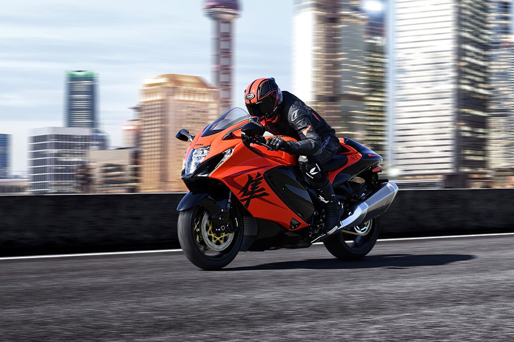 Motosiklet severlere müjde! Ödüllü marka! 25. yıl özel modeliyle Türkiye yollarında!