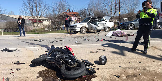Motosiklet sürücüsü feci şekilde can verdi