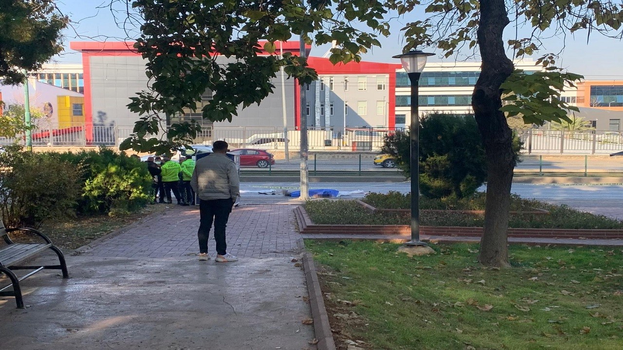 Motosiklet sürücüsü feci şekilde can verdi