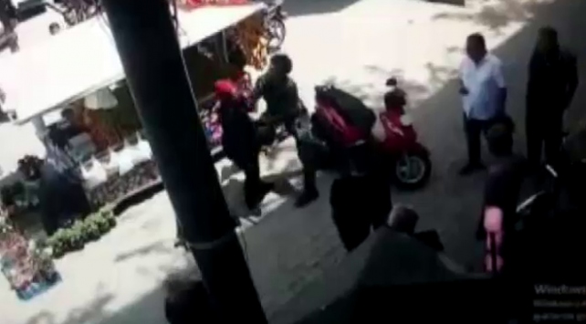 Motosiklet sürücüsü hamile kadına saldırdı
