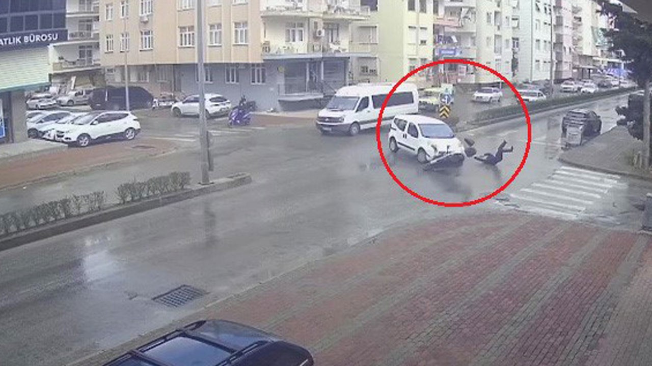 Motosiklet sürücüsü yola savruldu