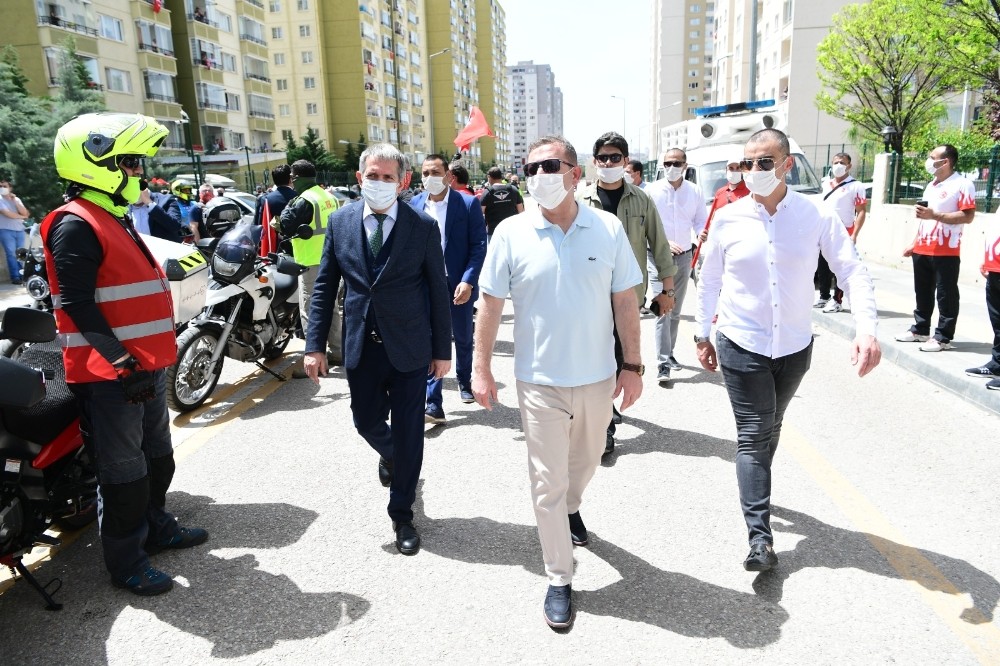 Motosiklet tutkunları demirden atlarını 19 Mayıs için sürdü 