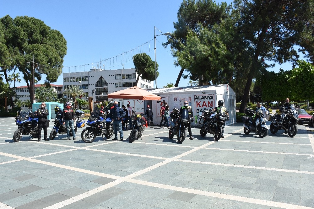 Motosiklet tutkunları Kızılay’a umut oldu 