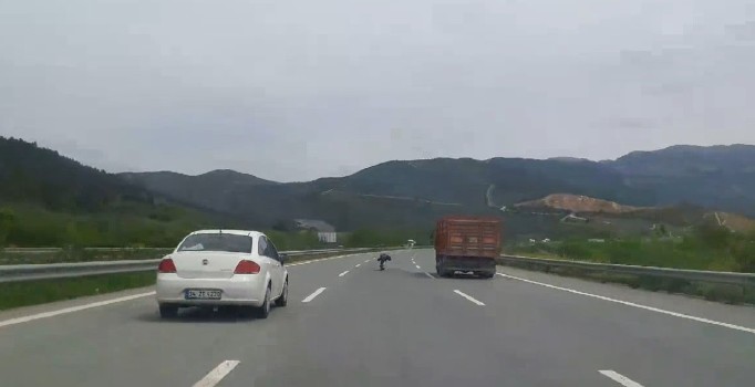 Motosiklet üzerinde ölüme yolculuk