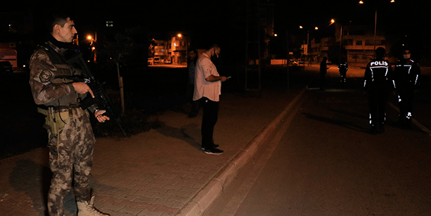 Motosiklet üzerinden ateş açtılar! Yaralılar var