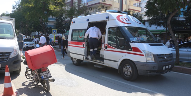 Motosiklet yayaya çarptı: Biri bebek 4 yaralı