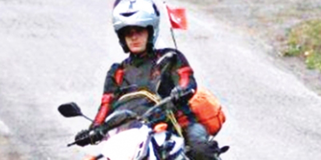 Motosikletçi “hızımı artır” diyor