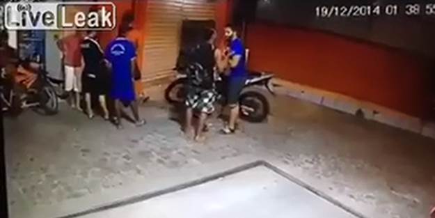 Motosikleti için arkadaşlarını öldürdü