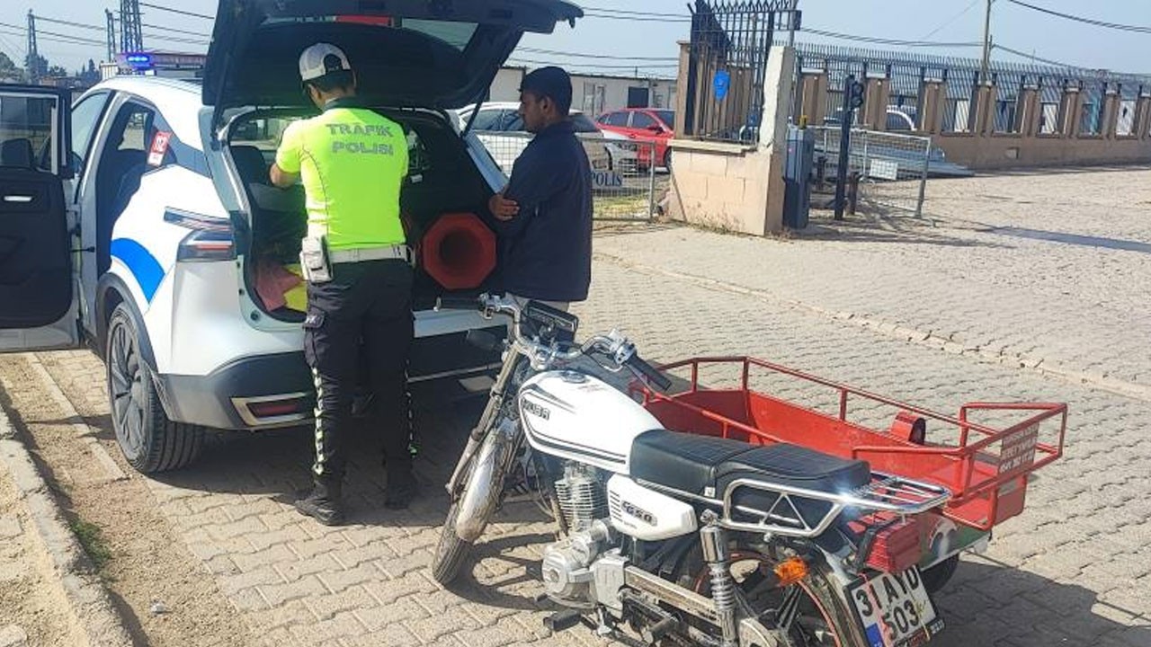 Motosikleti yatarak sürmüştü! Magandanın cezası ağır oldu