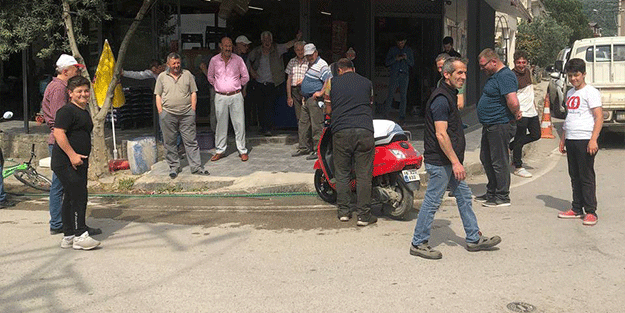 Motosikletin içinden 1 metrelik yılan çıktı