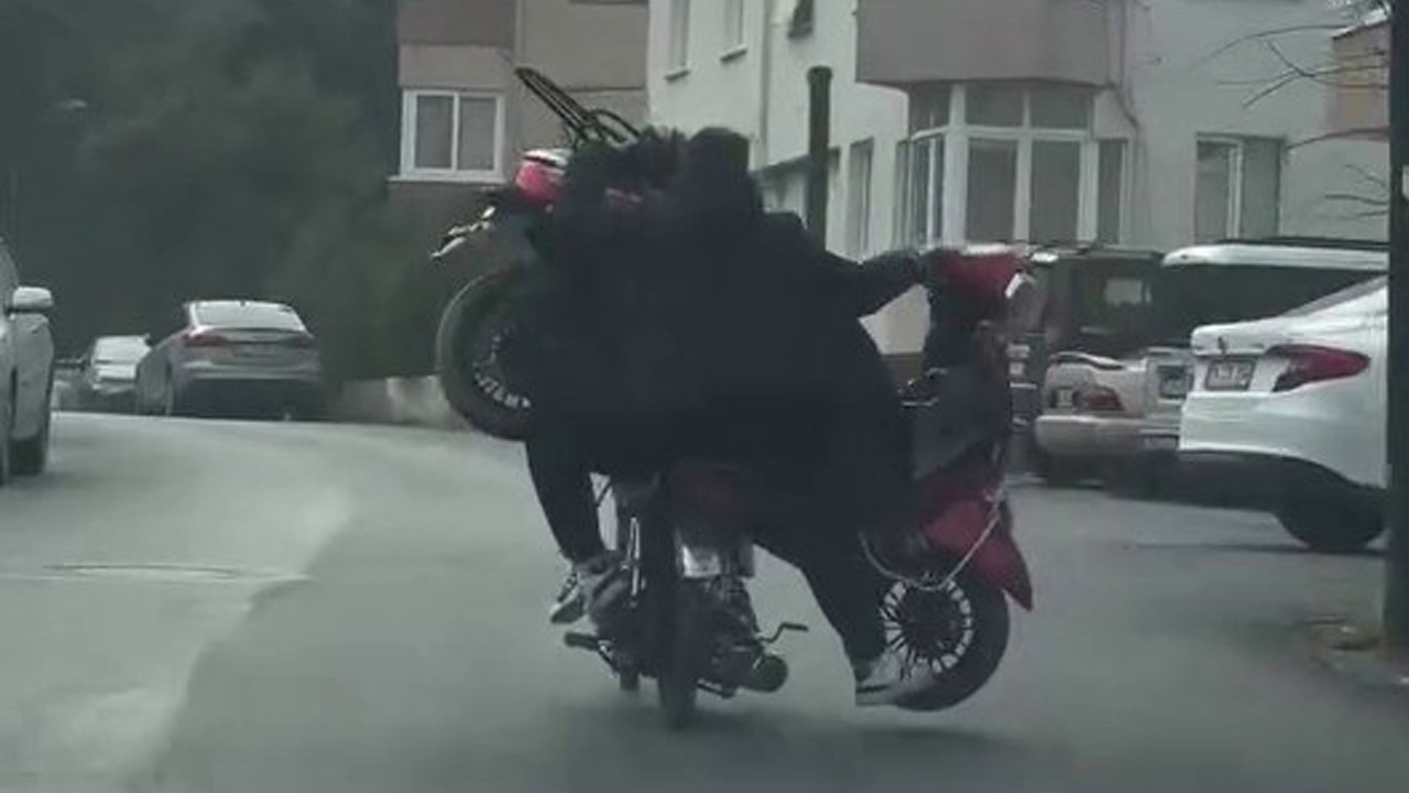 Motosikletin üstünde motosiklet taşıdılar! O anlar kamerada