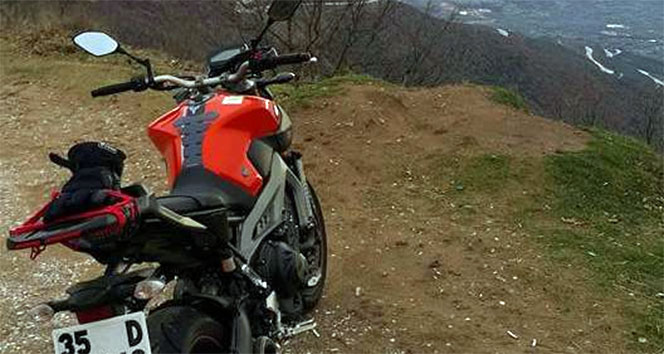 Motosikletiyle menfeze çarparak yaşamını yitirdi
