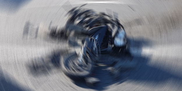 Motosikletle çarpıştı, ağır yaralı sürücüyü olay yerinde bırakıp kaçtı